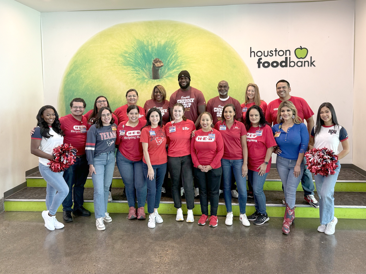 Will Anderson Jr and Chunky Sacks Hunger team with the Houston Food Bank